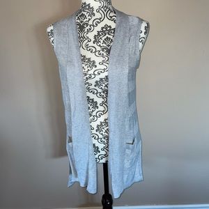 Light grey knitted vest
